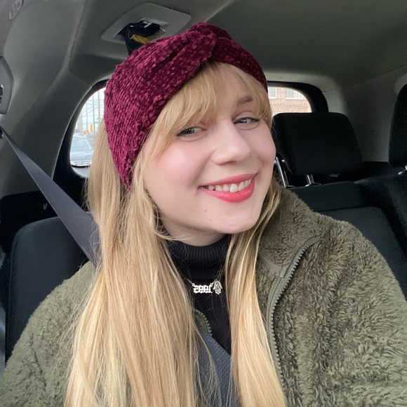 Meet your Posher, Caroline - Picture 1 of 1